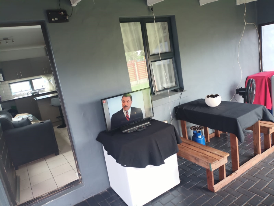 2 Bedroom Property for Sale in Parsonsvlei Eastern Cape